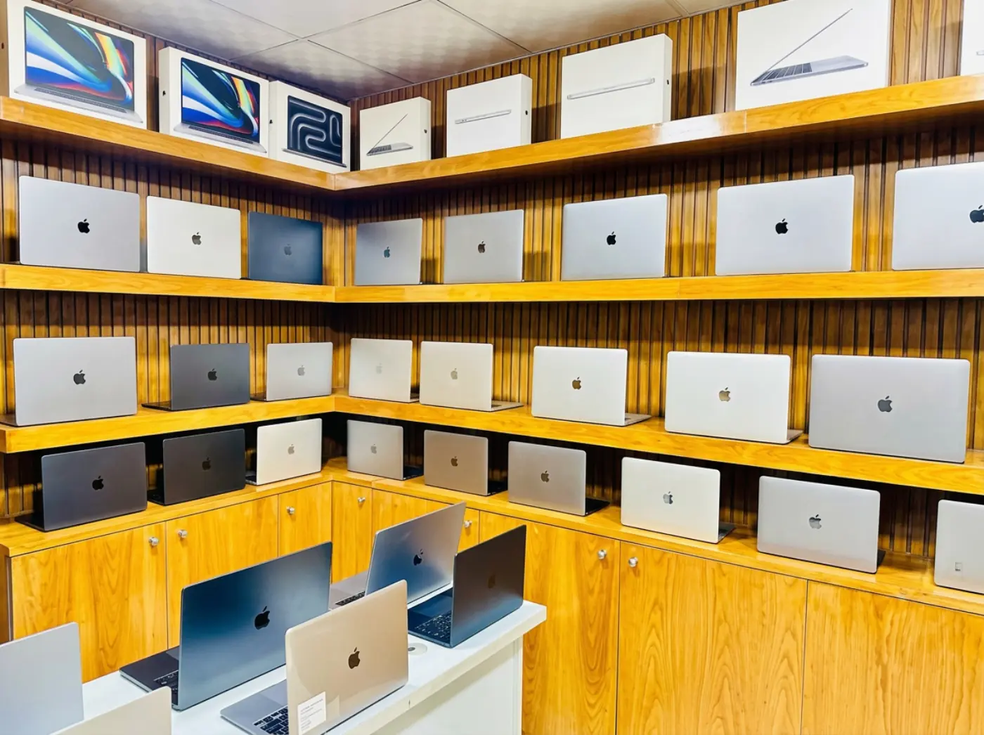 AppleForce Lahore showroom · boxed MacBooks and iMacs on display at LG31 IT Tower, Gulberg III